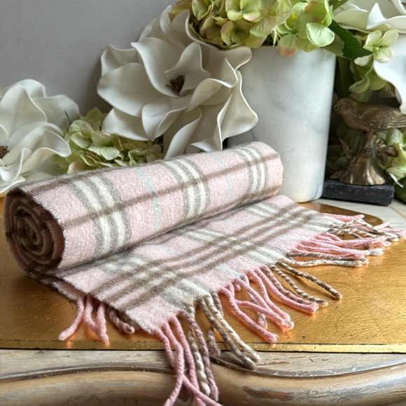 Burberry Light Pink Plaid Nova Check Cashmere Scarf - Picture 1 of 9